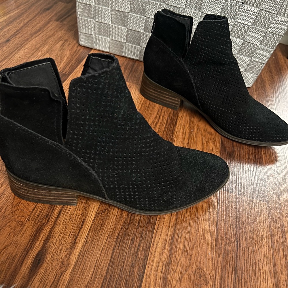 Black crown vintage booties